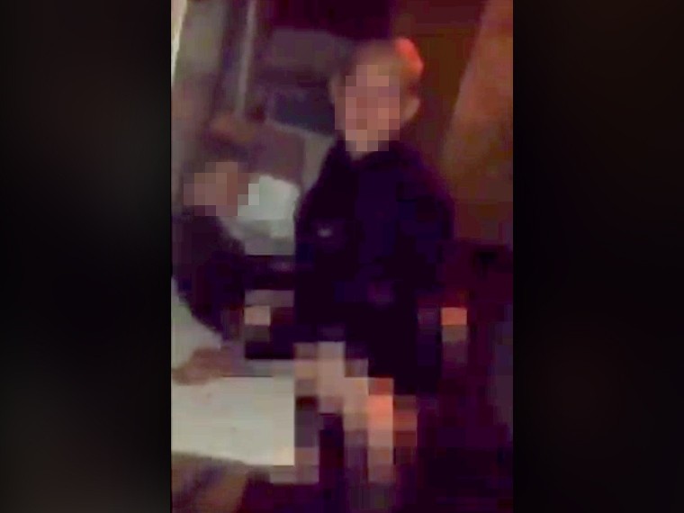 ШОК - Камера в подъезде дома засняла как насильник по принуждению выебал студентку порно видео