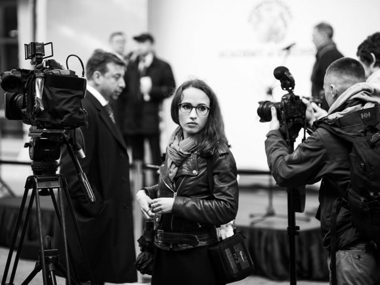 vo-vremya-semki-protsitirovala-devushka-pornozvezdi-porno-aktrisi
