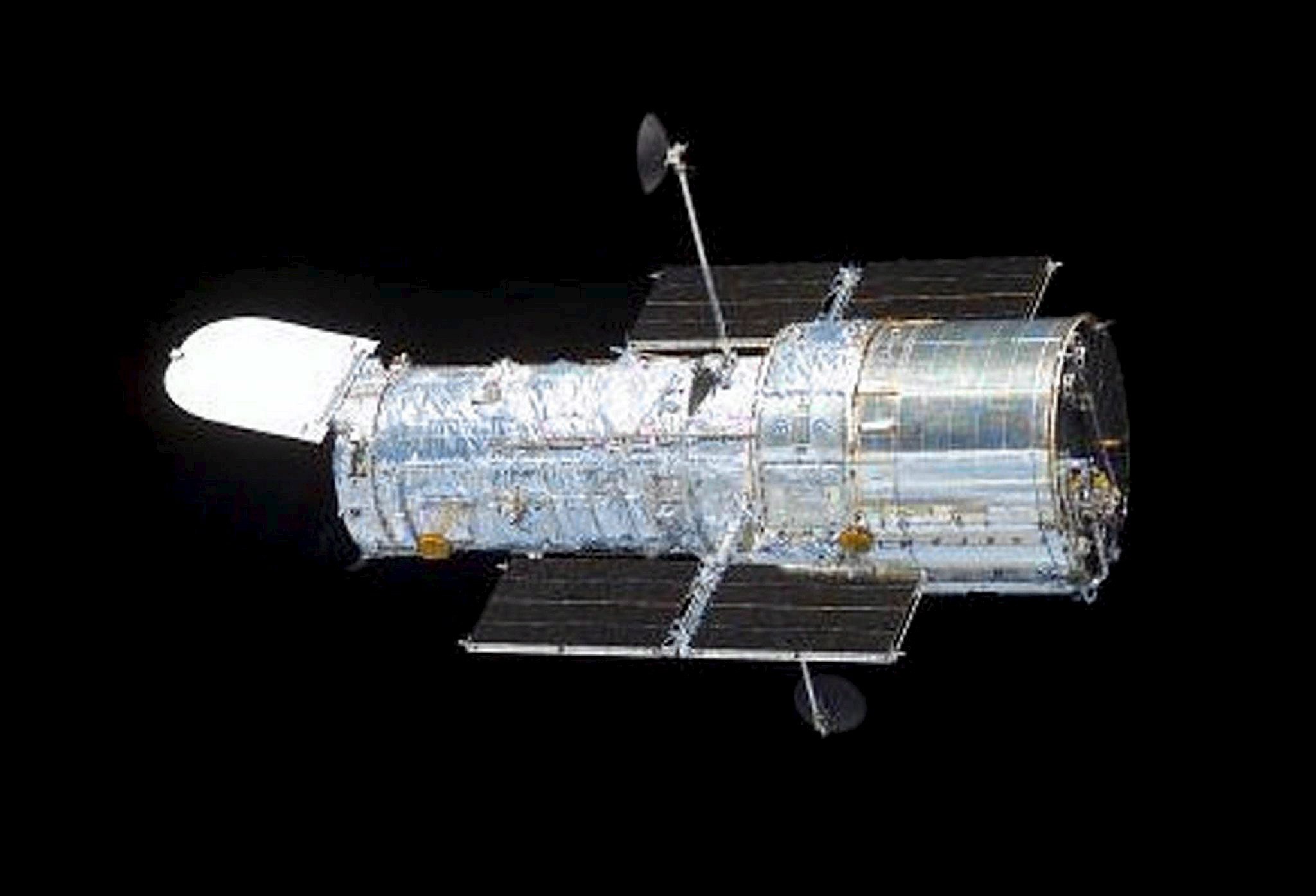 Космический телескоп хаббл. Космический телескоп Hubble Тип телескопа. Эдвин Хаббл телескоп. Космический телескоп Хаббл размер. Микроскоп Хаббл.