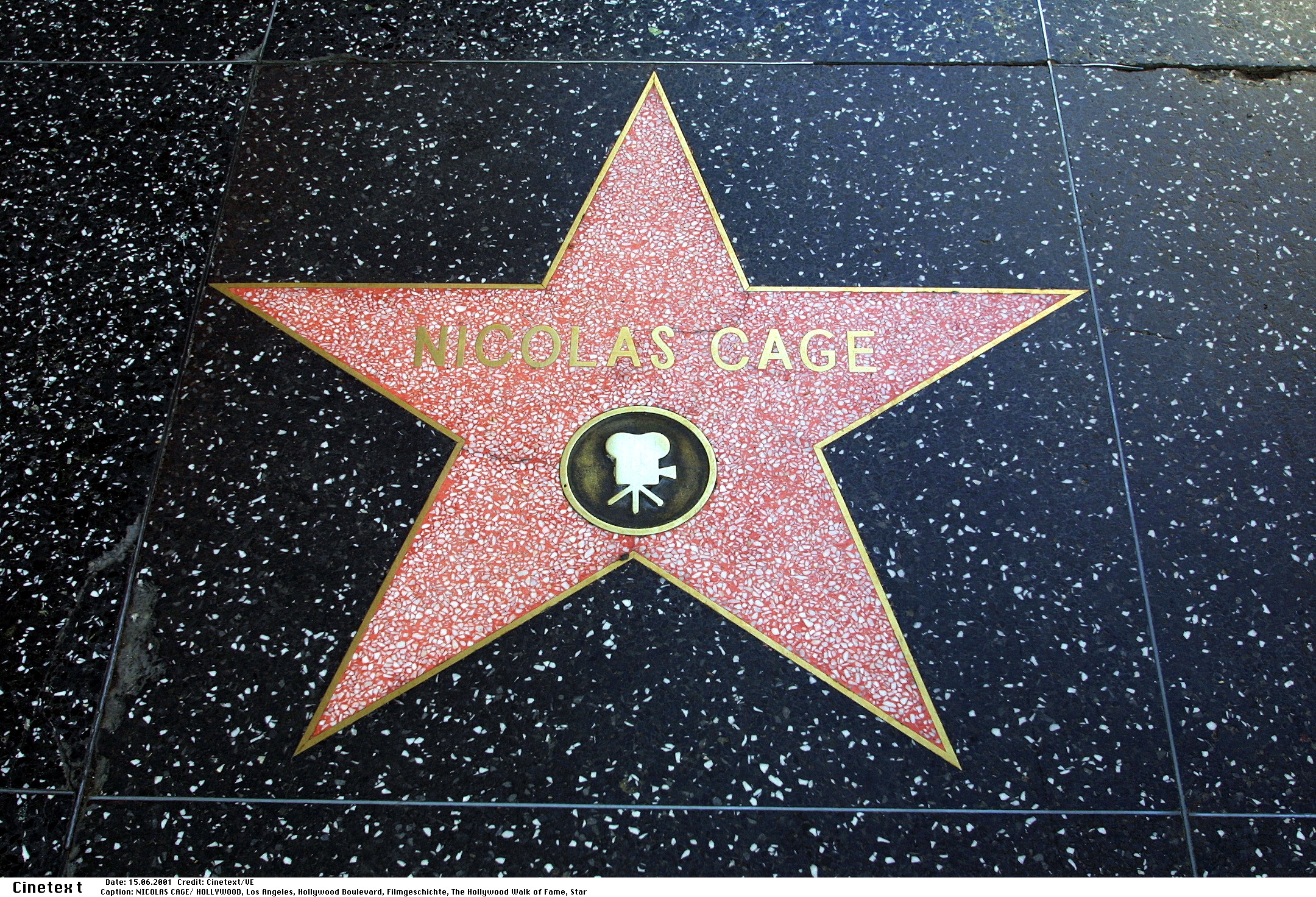 Звезда голливуда мстители 9 букв. Звезда Майкла Джексона на аллее славы. Лас Вегас аллея славы ночь. Аллея славы в Голливуде Отпечатки. Николас Кейдж аллея звезд диски.