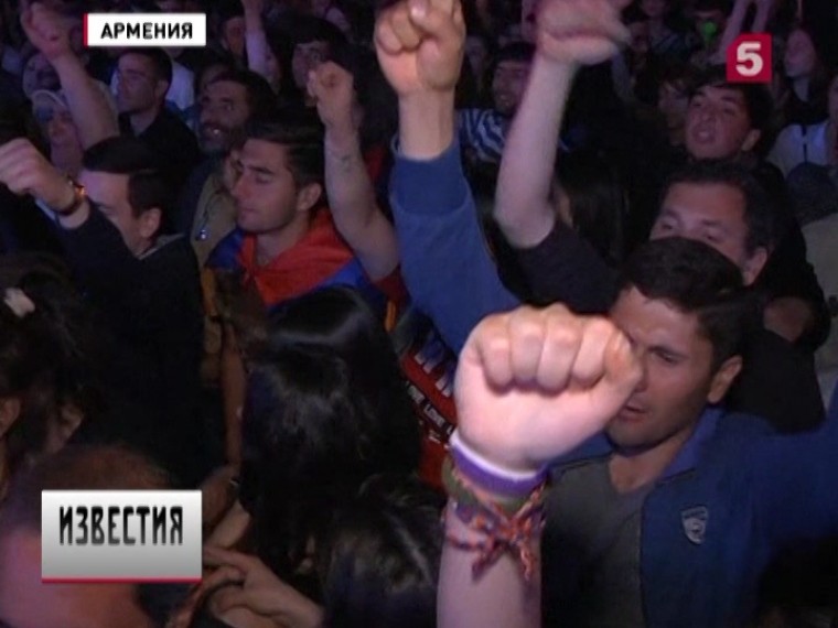 выйти на забастовку