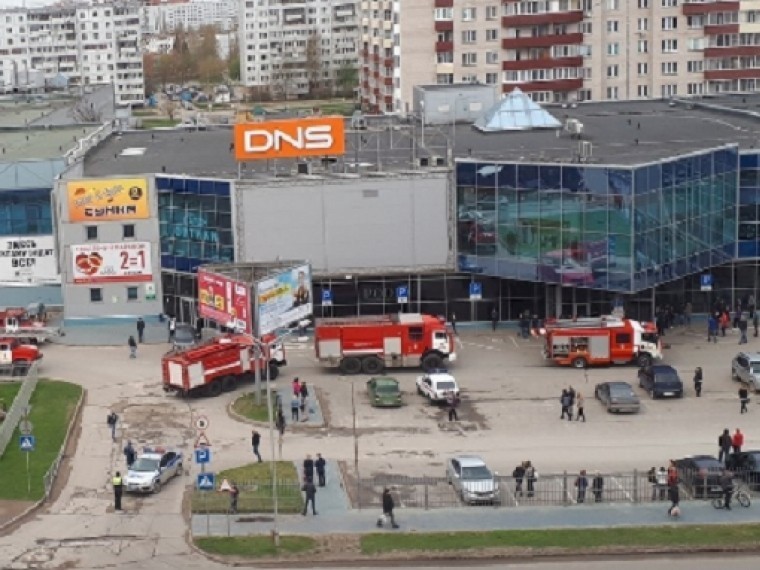 Псков трц. Акваполис внутри. Акваполис 2 этаж псков. Аквапарк мол центр. Аквапарк акваполис псков.