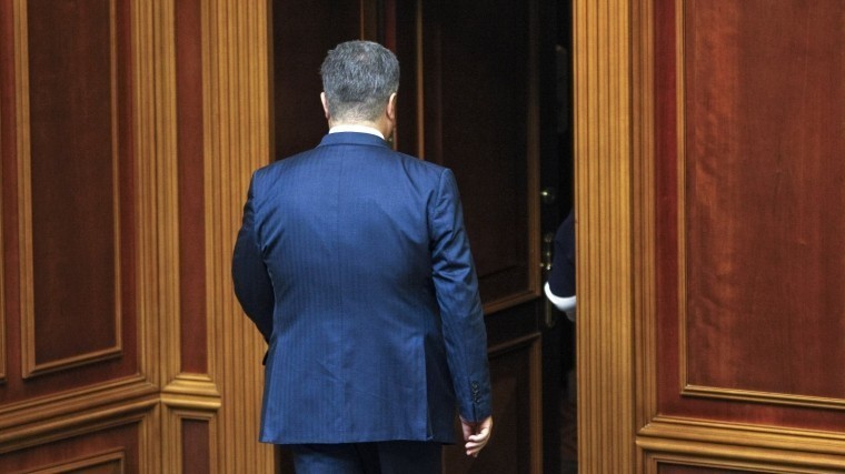 «С туалетом перепутал»: Порошенко случайно забежал в переговорную Лаврова