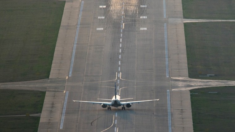 Самолет Москва — Махачкала экстренно вернулся в Домодедово