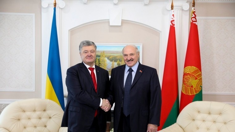 Как Порошенко нарушил протокол на встрече с Лукашенко