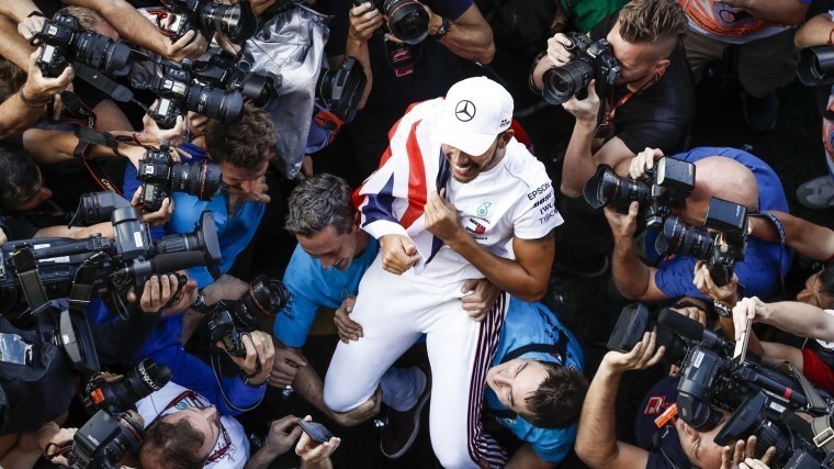 Хэмилтон обеспечил себе чемпионство в «Формуле-1» за два этапа до окончания сезона