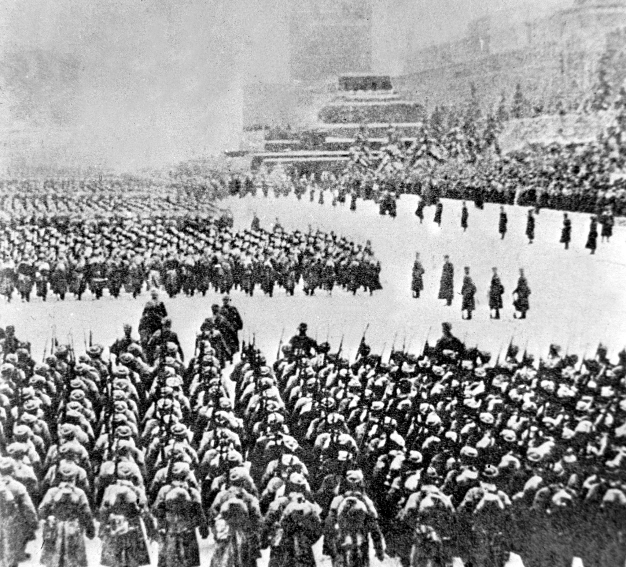 Где проходил парад в 1941 году. Парад на красной площади 7 ноября 1941. Парад 1941 года на красной площади Буденный. Парад 7 ноября 1941 года в Москве Буденный.