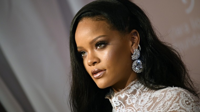 Рианна раскритиковала Трампа за использование ее песни на политическом митинге