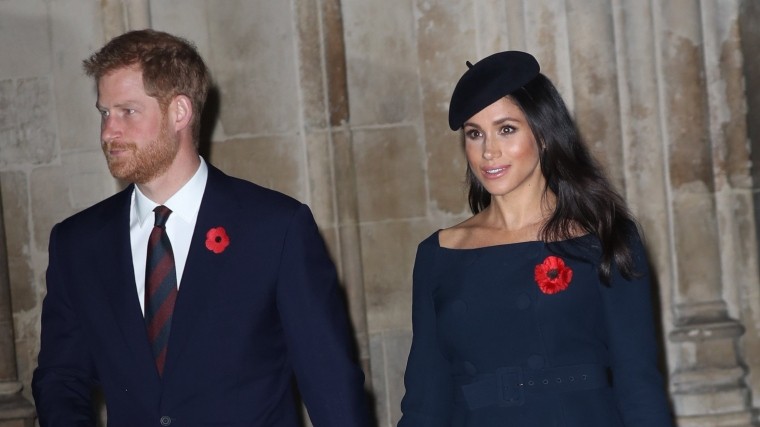 Меган Маркл появилась в грязных колготках на приеме в Альберт-Холле