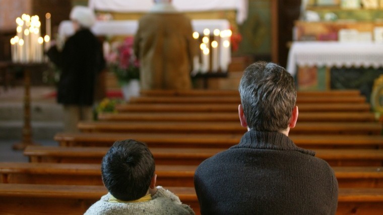 Католическая церковь в США заплатит жертвам священников-педофилов