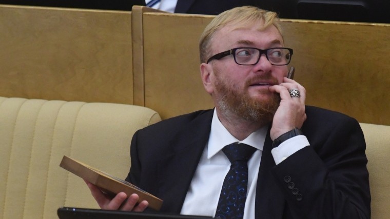 Милонов отправил письмо Деду Морозу с очередной инициативой