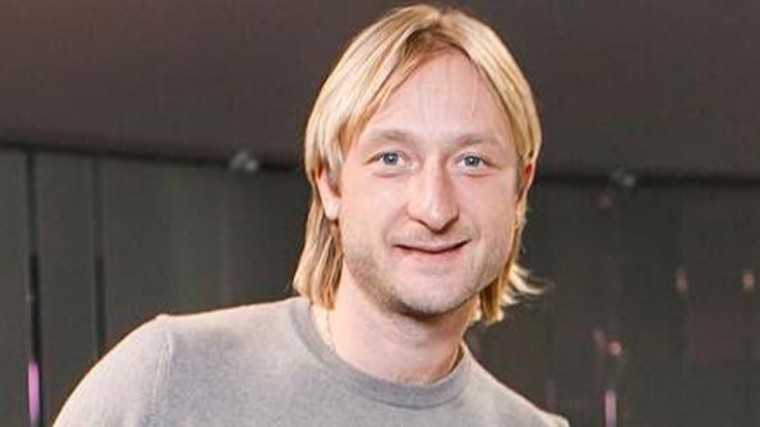 Евгений Плющенко задумался одочке— видео Евгений Плющенко задумался одочке— видео