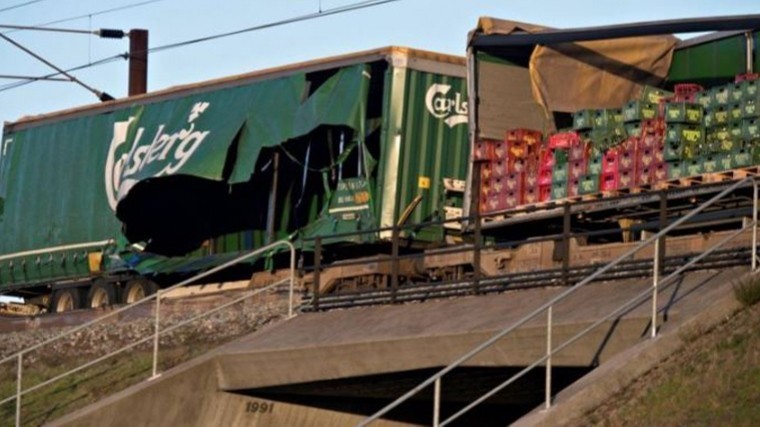 Шесть человек погибли в результате железнодорожной катастрофы в Дании