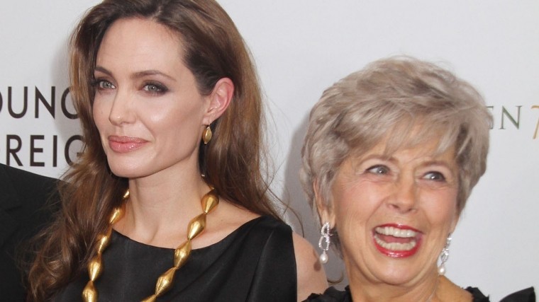 «Испортила жизнь сыну»: Мать Брэда Питта резко высказалась в адрес Анджелины Джоли