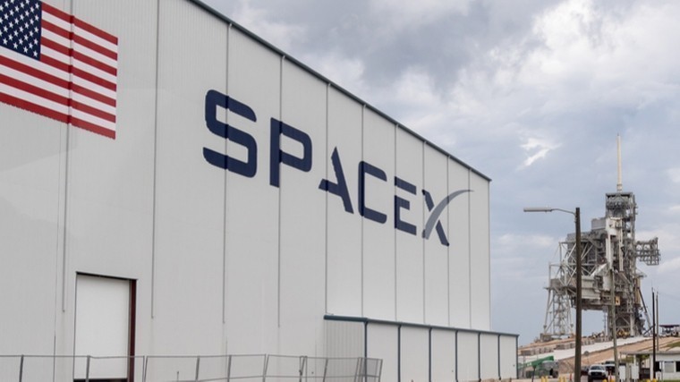 SpaceX проведет массовую чистку кадров и уволит 600 сотрудников