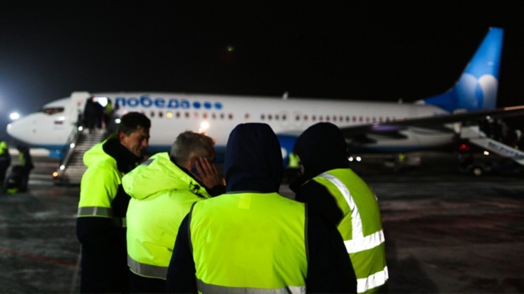 В Сургуте самолет совершил аварийную посадку