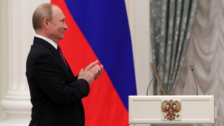 Путин поздравил дипломатов и ветеранов МИД РФ с профессиональным праздником