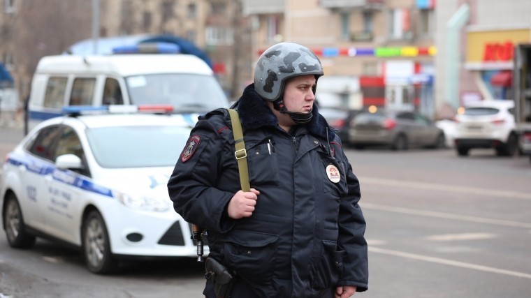 Правоохранители пришли с обыском в петербургский Дом офицеров