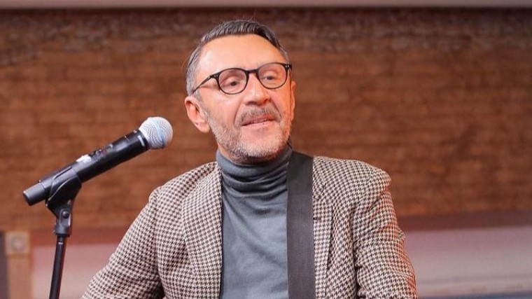 «Дядя, видимо, уже не помнит жизни» — Шнуров осудил депутата за слова об «алкашах и тунеядцах»