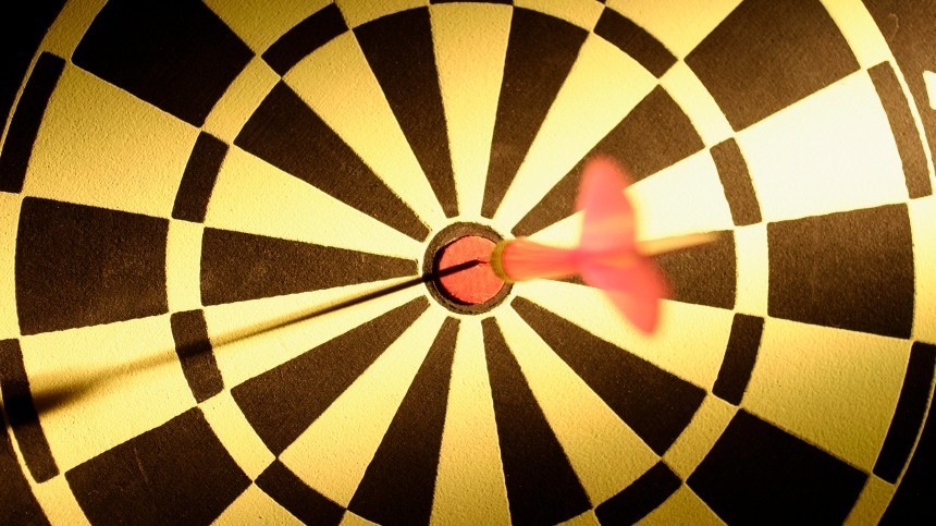Лайфхак: Как сделать дротики для дартса в офисе из подручных материалов — видео