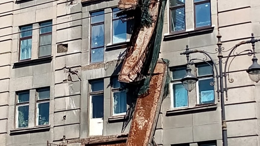 Пожар на кирочной. Обвал балконов на Кирочной. Обрушился балкон в Питере. Кирочная 20 балконы рухнули. Обрушение балкона на улице Марата в Санкт Петербурге.