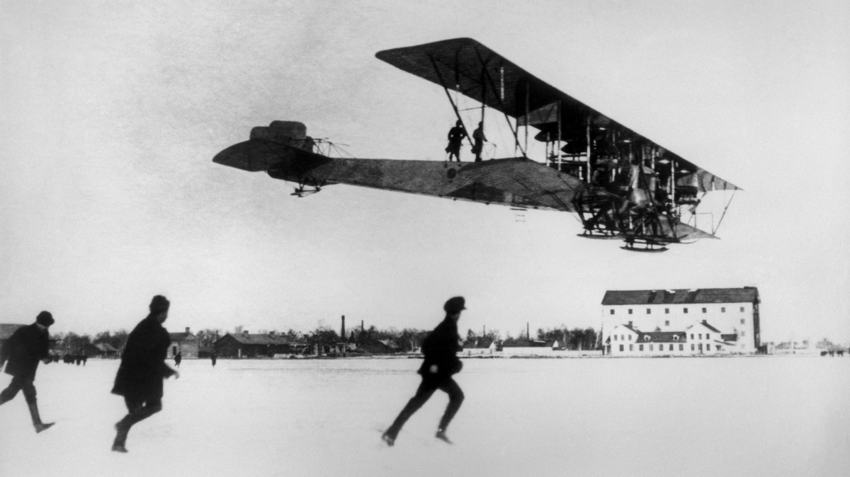 Демонстрация самолета "Илья Муромец" в 1914-м. 