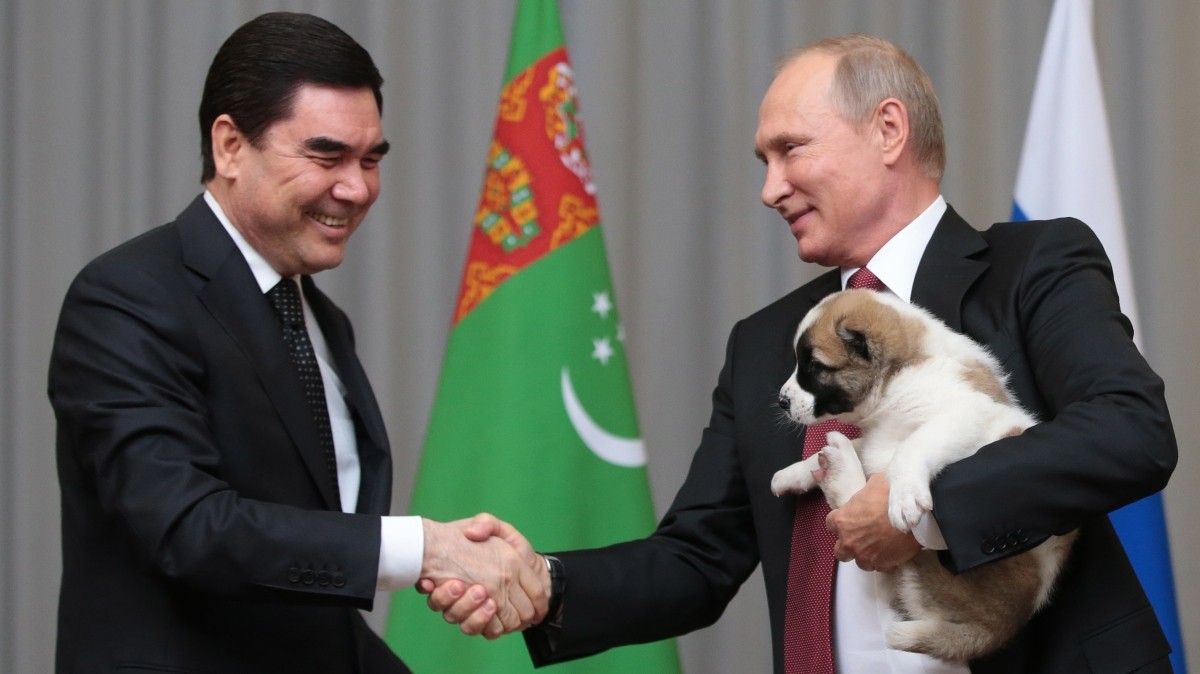 Президент Туркмении Гурбангулы Бердымухамедов, подаривший щенка породы алабай по кличке Верный Владимиру Путину, 2017-й