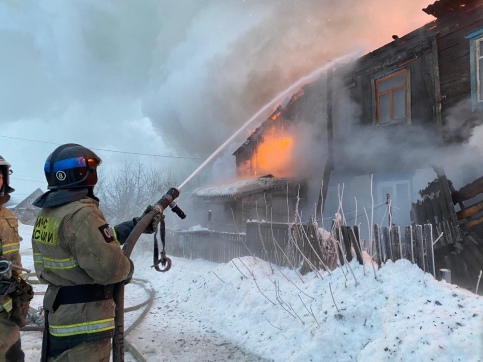 Взрыв в уфе сегодня. Пожар в Уфе. Пожар в Уфе вчера. Сгорел дом в Нижегородке Уфа. Пожар в Уфе сейчас.