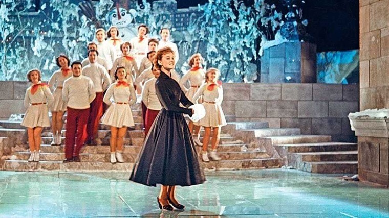 Кадр из фильма «Карнавальная ночь», реж. Эльдар Рязанов, 1956 год. 