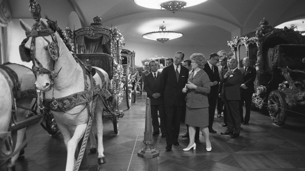 Принц Филипп в Оружейной палате Московского кремля в 1973-м