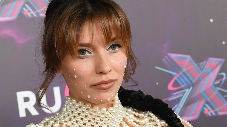 Коллеги Регины Тодоренко не верят в уход звезды из Instagram.