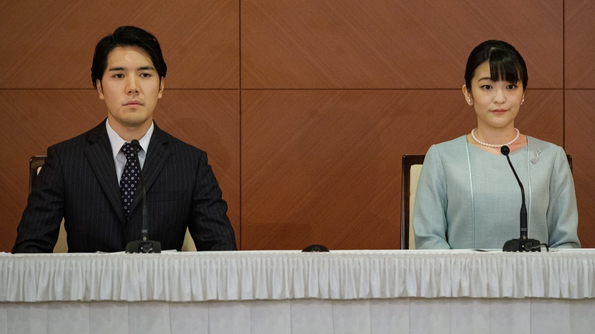 Принцесса Мако и ее муж Кэй Комуру на пресс-конференции после свадьбы 26 октября в Токио