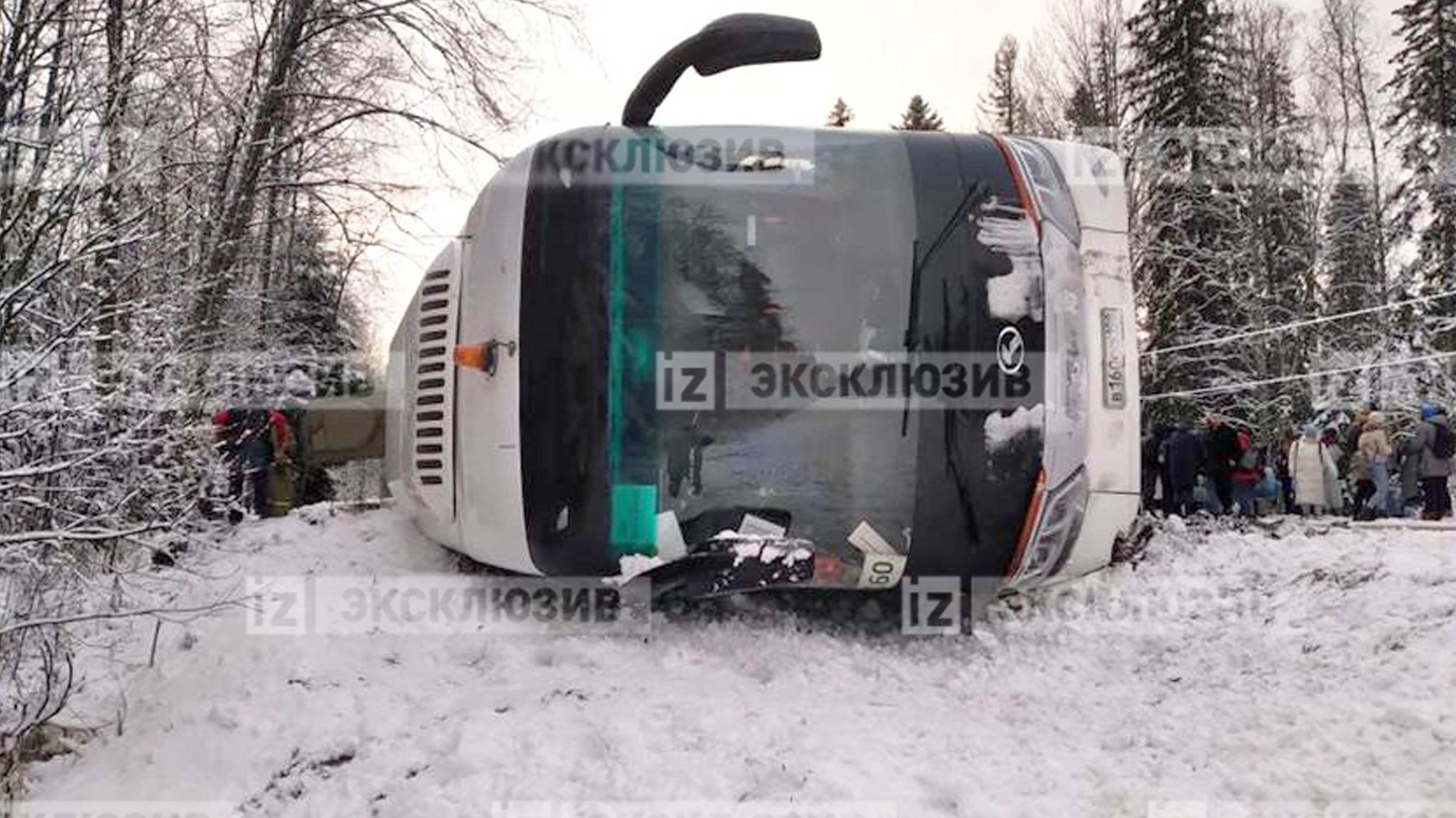 Туристический автобус с 34 пассажирами опрокинулся в Карелии