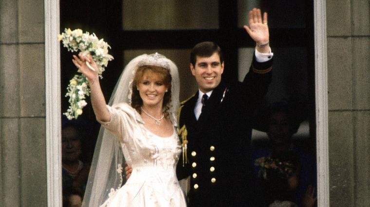 Принц Эндрю и Сара Фергюсон во время свадьбы 23 июля 1986-го