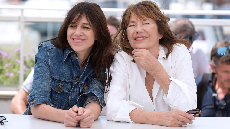 Джейн Биркин и ее дочь Шарлотта Генсбур на Каннском кинофестивале в июле 2021-го