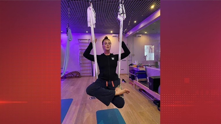 Андреева показала растяжку на йоге