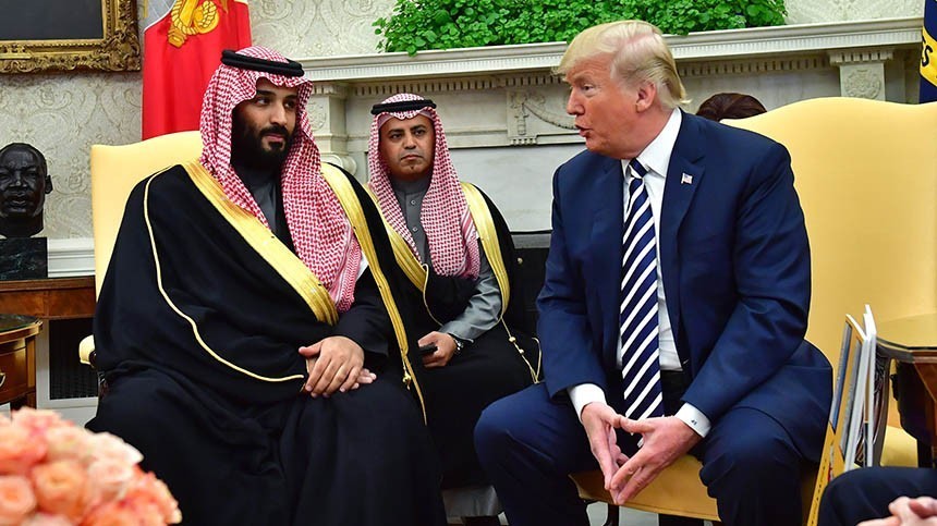 Президент Дональд Трамп встречается с наследным принцем Королевства Саудовской Аравии Мухаммедом бен Салманом в Овальном кабинете Белого дома 20 марта 2018 года.