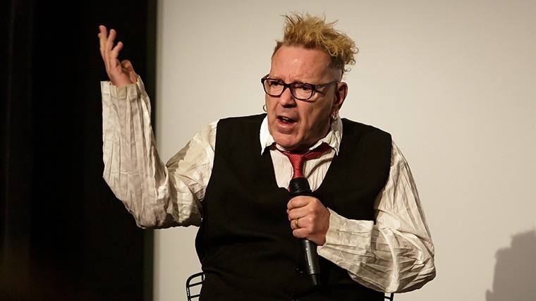 Джон Лайдон считает, что Sex Pistols пытается нажиться на смерти Елизаветы 2. 