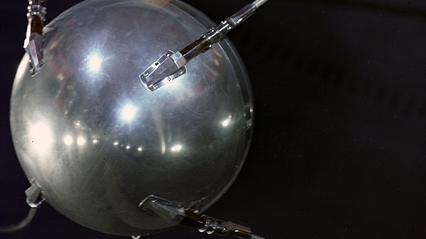 Модель первого советского космического искусственного спутника Земли. 