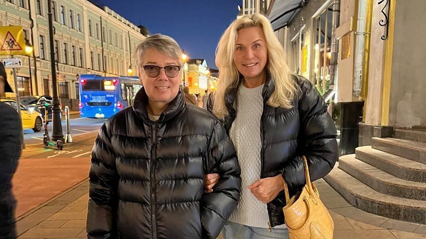 Марина Юдашкина прогулялась по ночной Москве с онкобольным кутюрье