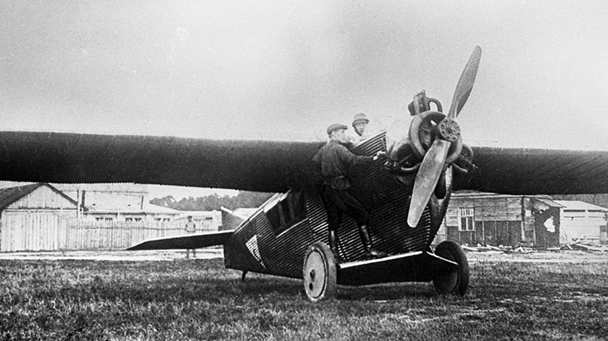 Первый советский цельнометаллический самолет АНТ-2. Конструкторское бюро под руководством А.Н. Туполева. 1930 год. 