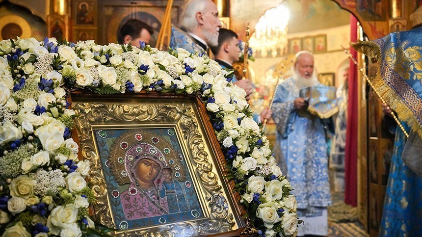 Патриаршее служение в праздник Казанской иконы Божией Матери в Казанском соборе на Красной площади в Москве.