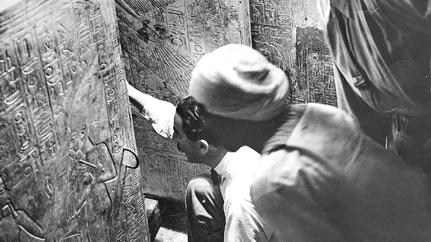 Открытие входа в четвертую камеру гробницы Тутанхамона, февраль 1923 года.
