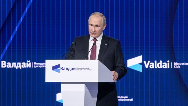 «Бред какой-то, до чего скатились»: самые яркие фразы Путина на «Валдае»