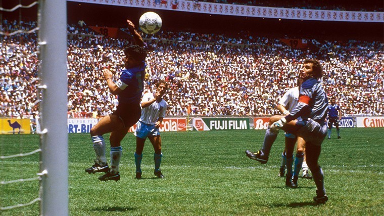 Гол в ворота сборной Англии на чемпионате мира по футболу в 1986 году