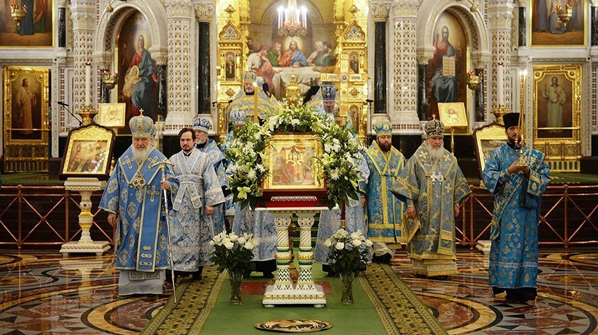 Патриаршее служение в канун праздника Введения во храм Богородицы в Храме Христа Спасителя в Москве.