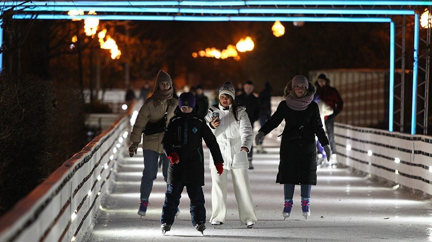 Главные катки Москвы: где можно покататься на коньках зимой 2022 — 20232