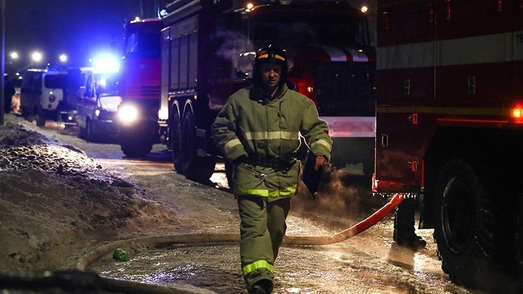 Сотрудники МЧС завершили разбор завалов на месте пожара в Кемерове