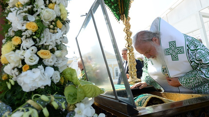 Патриарх Московский и Всея Руси Кирилл совершает Божественную литургию в день памяти преподобного Серафима Саровского.