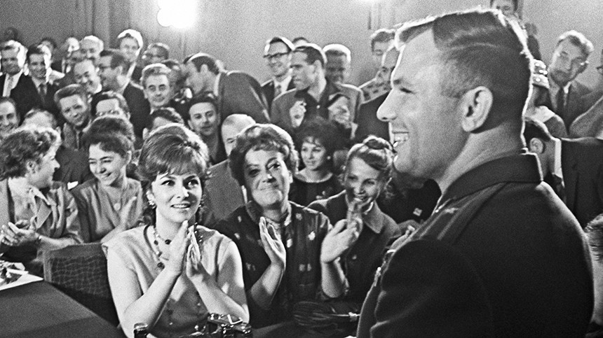 Юрий Гагарин во время встречи с участниками II Московского международного кинофестиваля в Министерстве культуры СССР.